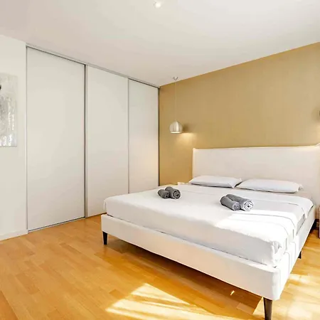 Modern House With Big Garden And Pool 民宿 普拉